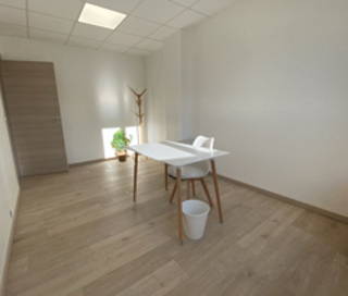 Bureau privé 15 m² 3 postes Location bureau Rue des Bouchers Fismes 51170 - photo 1